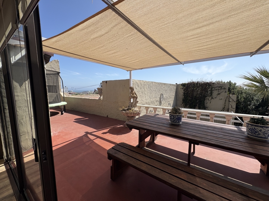 4 Bedroom Property for Sale in Pearl Bay Western Cape